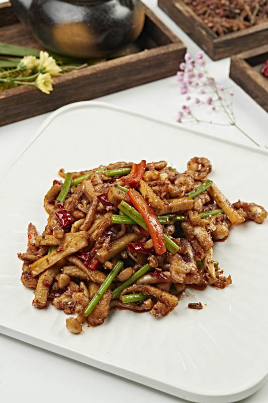 香辣爆炒杏鲍菇海鲜菇西芹彩椒鱿鱼须