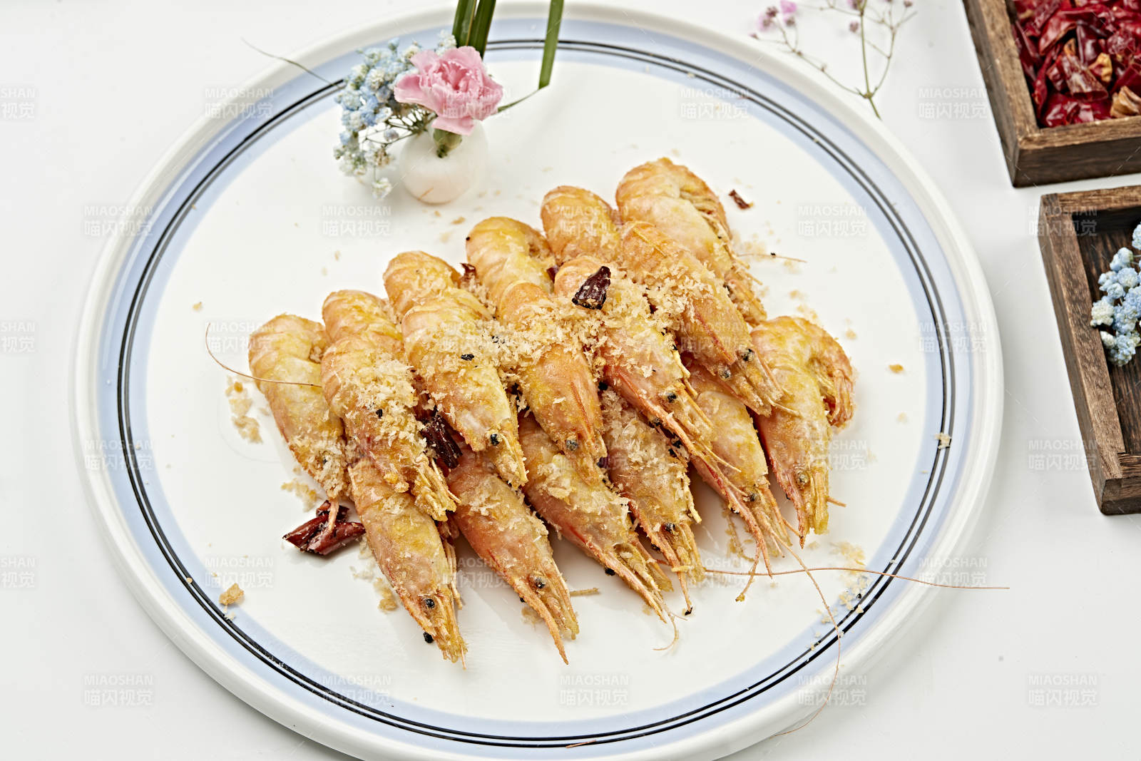 油炸避风塘罗氏沼虾（油炸大头虾）