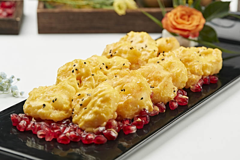 石榴籽配蜂蜜芥末油炸大虾球