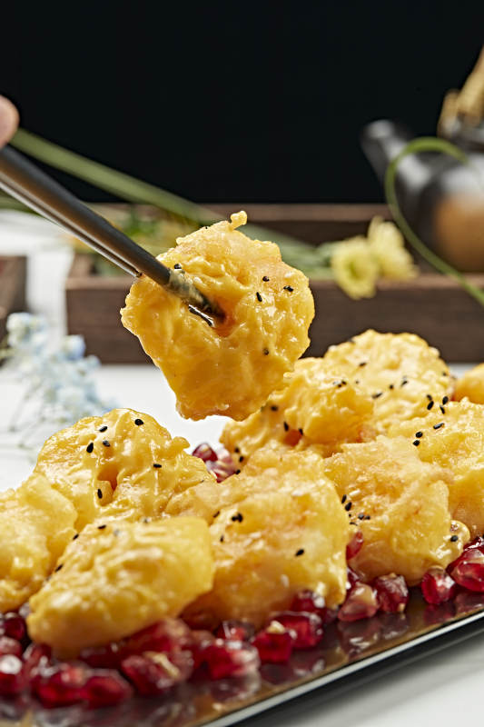 石榴籽配蜂蜜芥末油炸大虾球