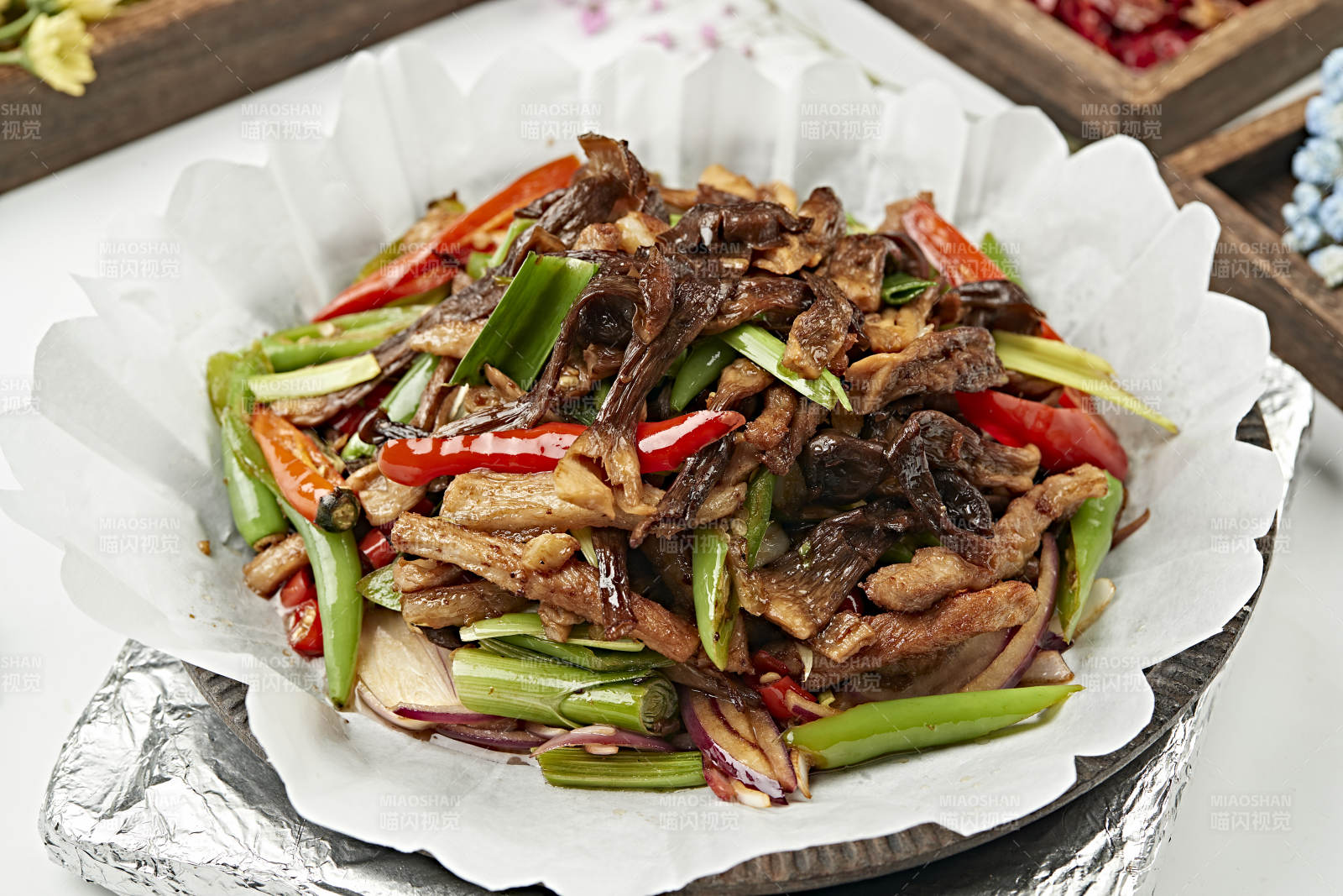 铁板葱香彩椒松蘑猪里脊丝