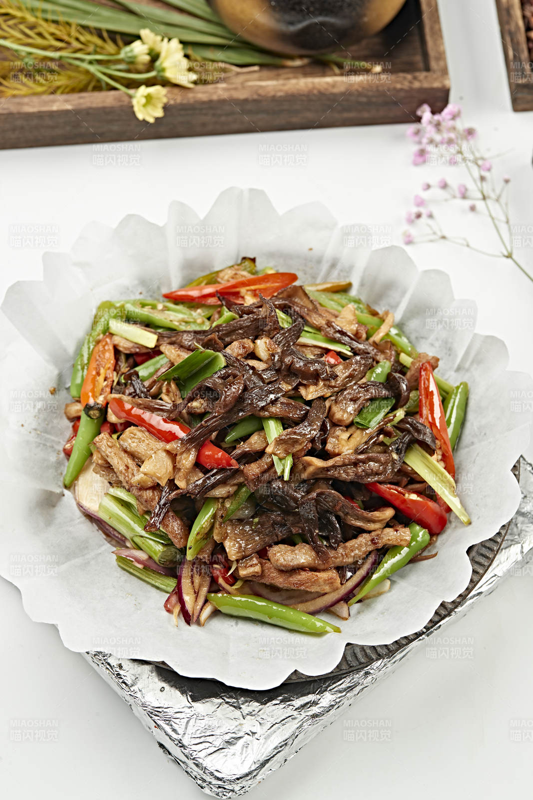 铁板葱香彩椒松蘑猪里脊丝