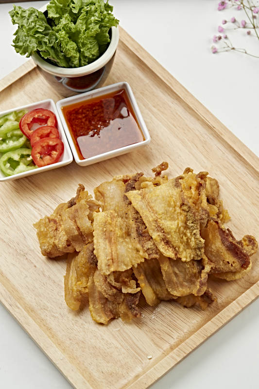 蘸汁香炸猪五花油渣