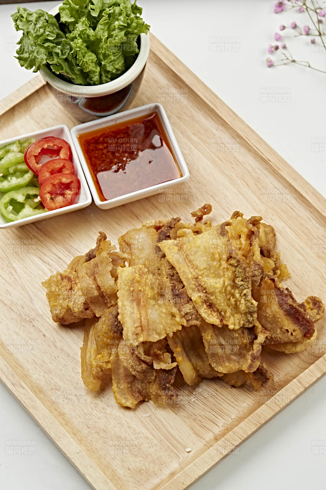 蘸汁香炸猪五花油渣