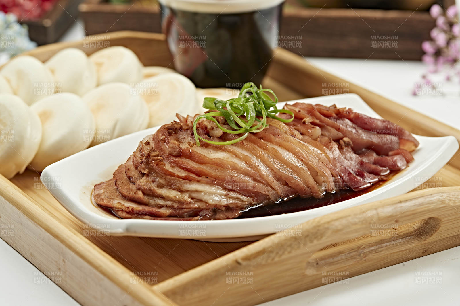 卤煮猪肘切片肉夹馍