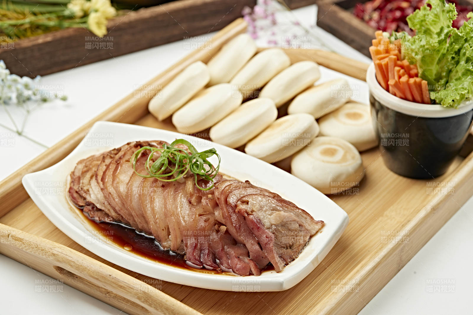 卤煮猪肘切片肉夹馍