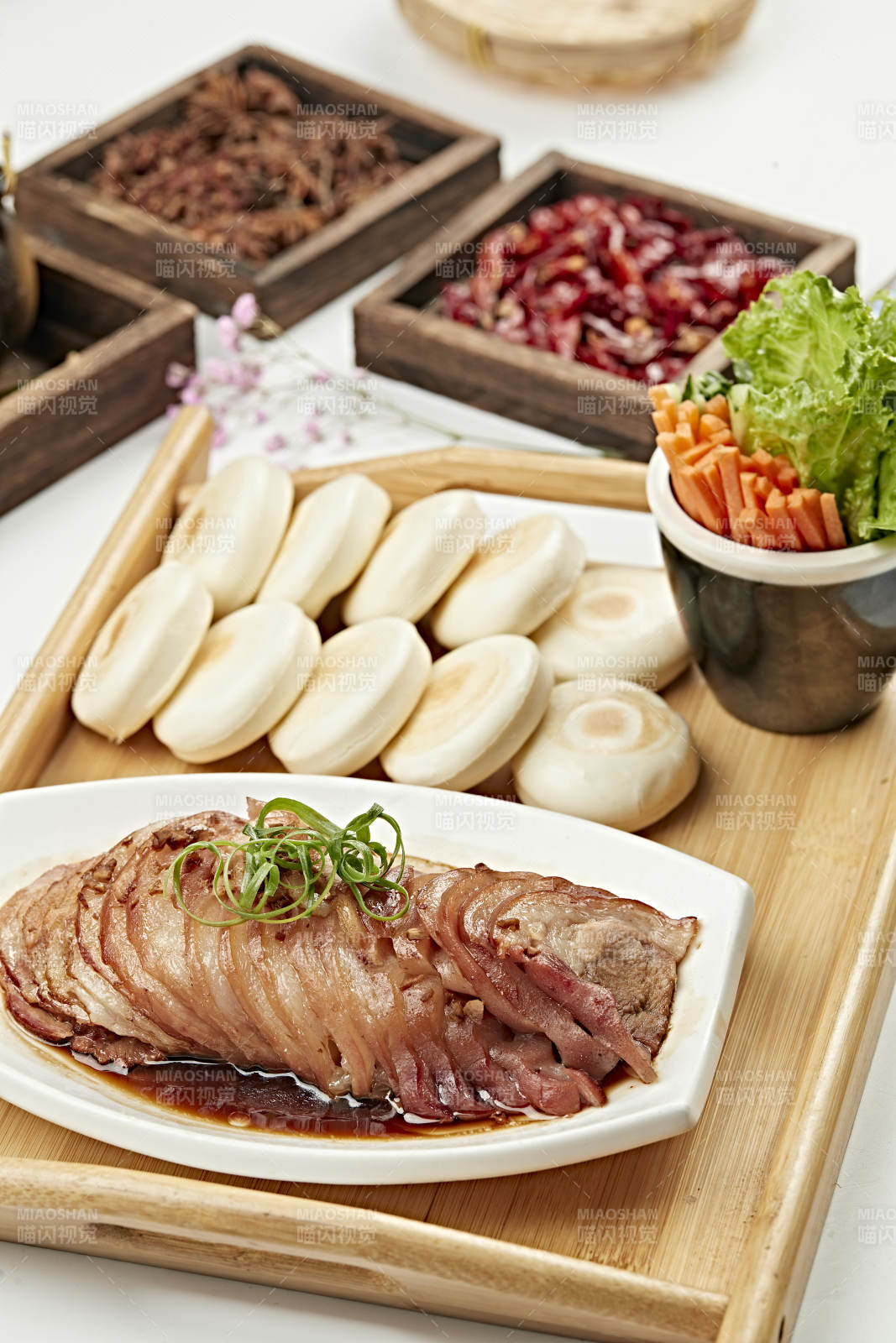 卤煮猪肘切片肉夹馍