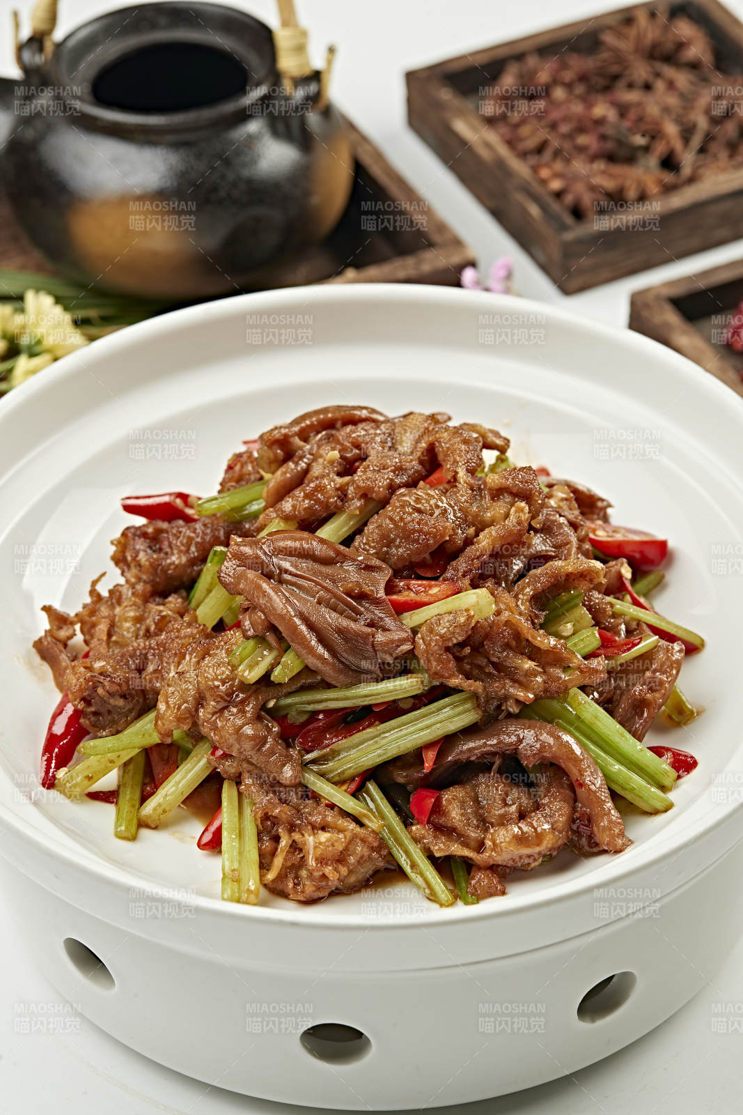 湘味线椒辣炒卤鸭掌