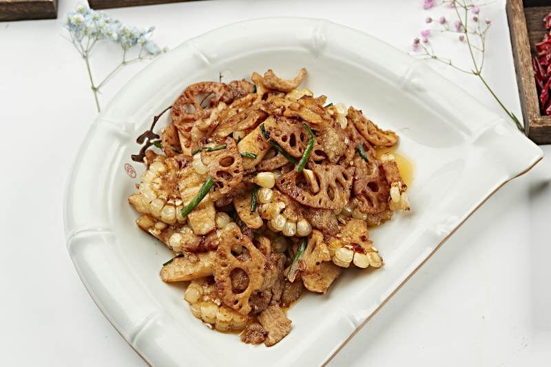 酱爆玉米藕片土豆五花肉片