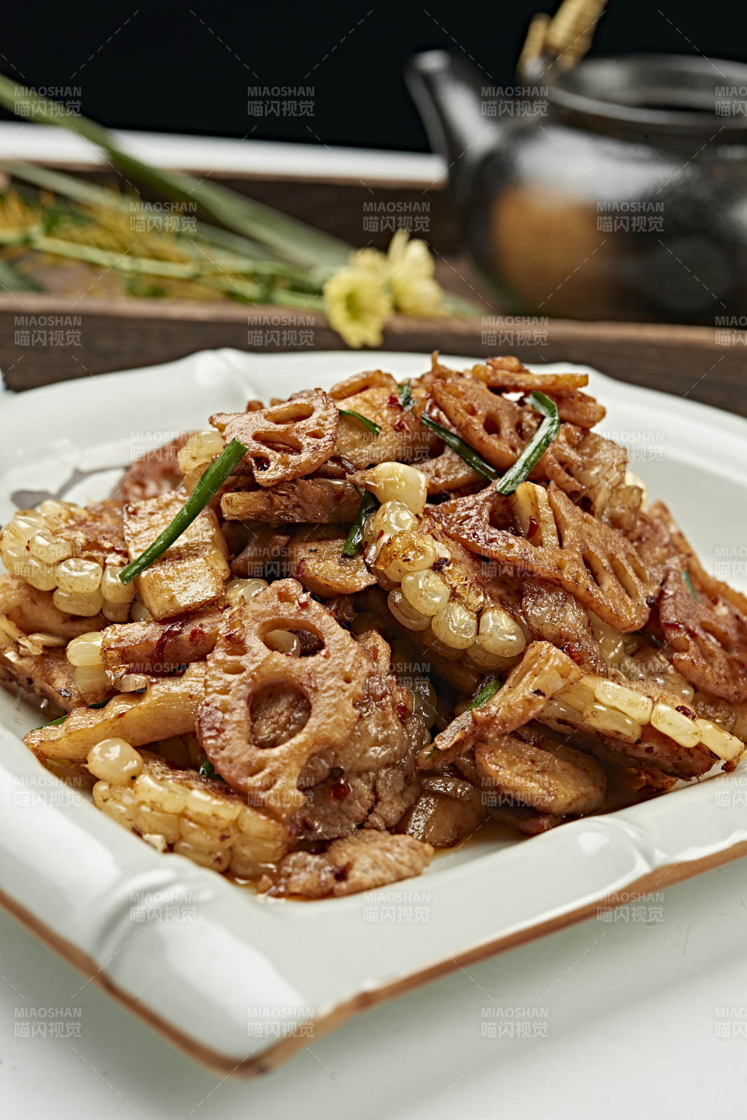 酱爆玉米藕片土豆五花肉片