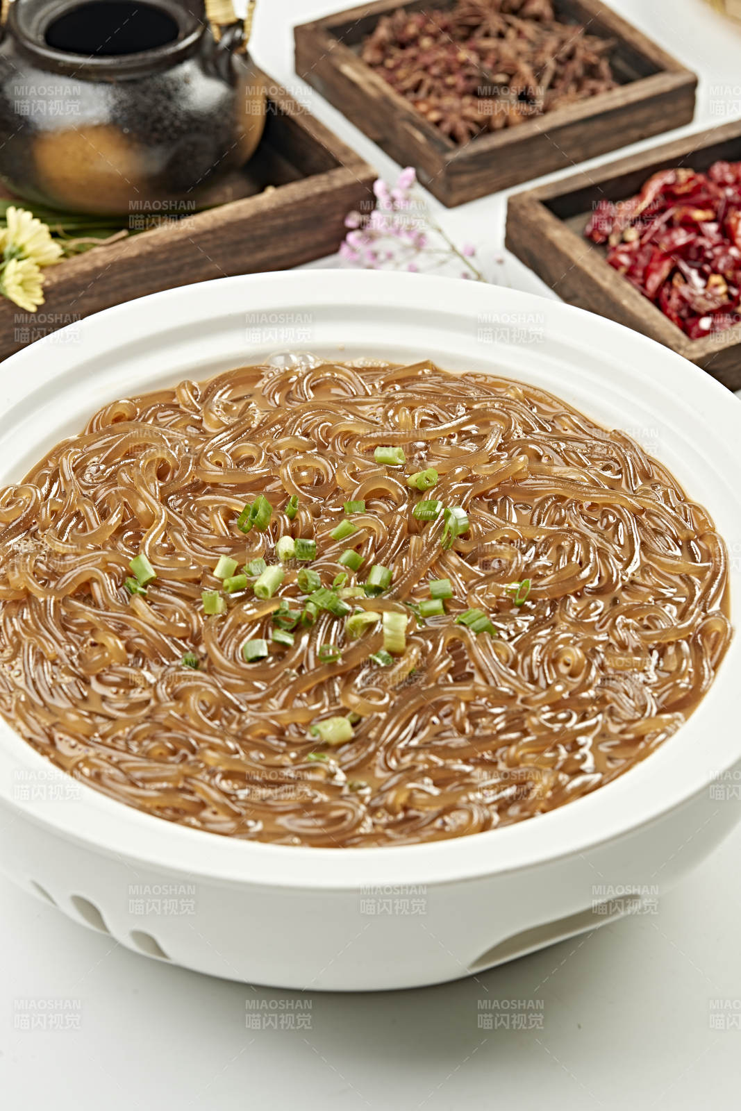 葱香卤汤煮土豆粉（葱香水晶粉）