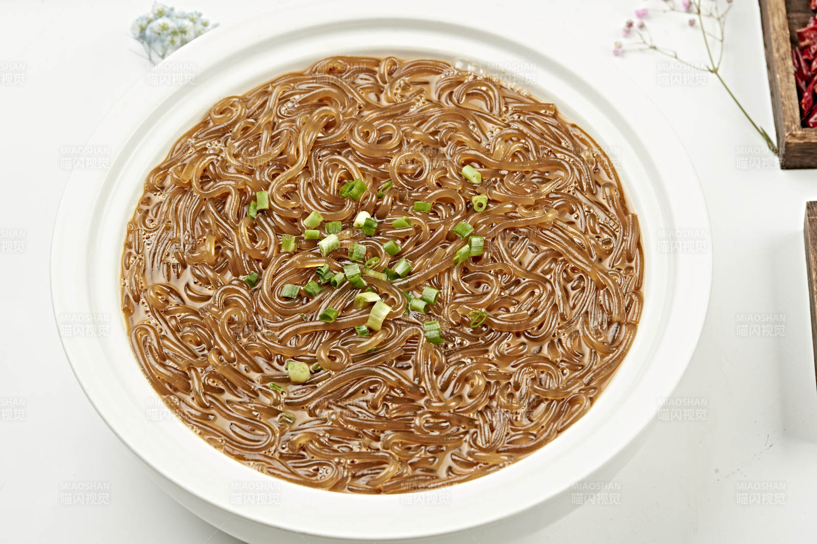 葱香卤汤煮土豆粉（葱香水晶粉）