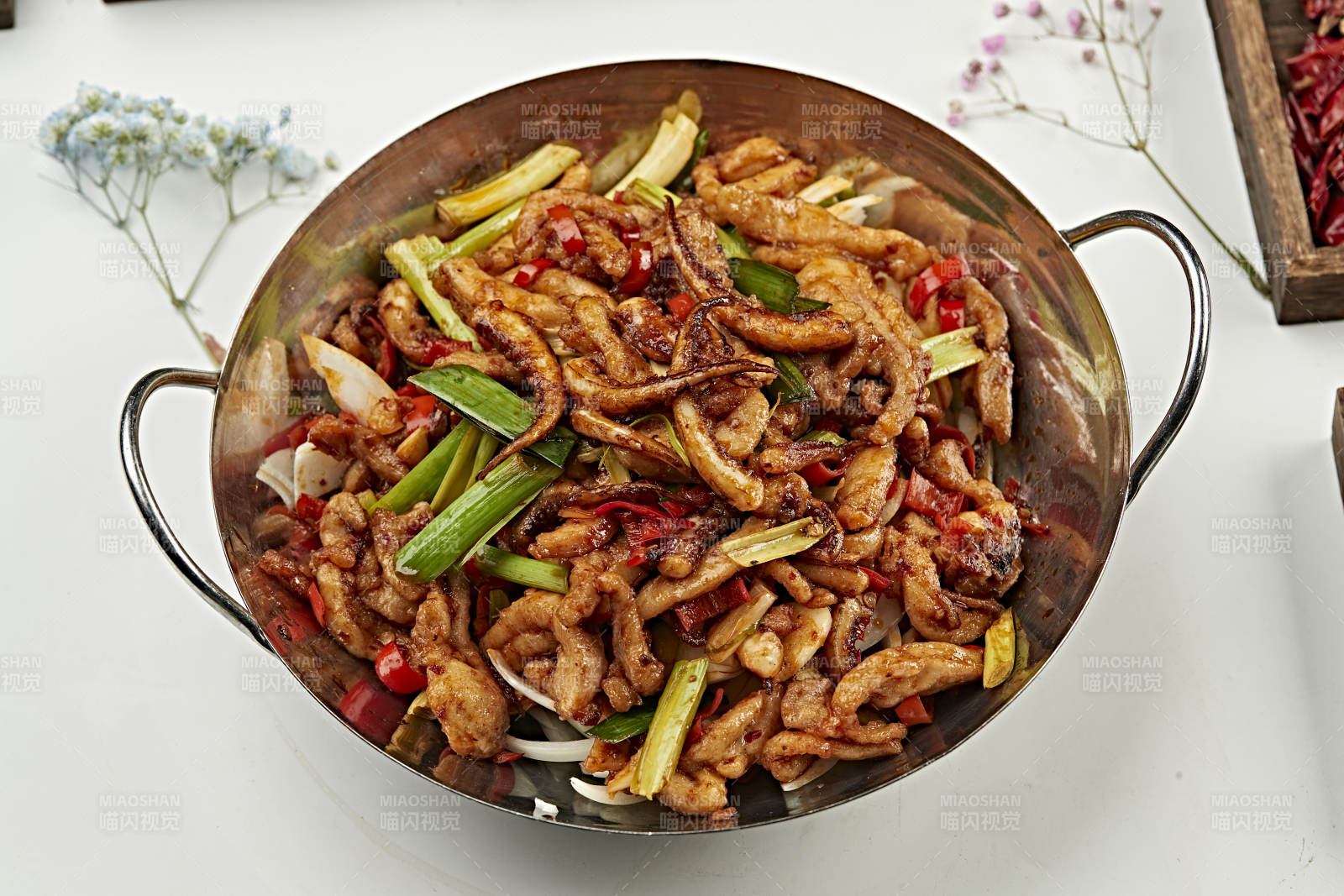 锅仔香辣酱爆鸡丝鱿鱼须