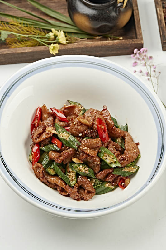 酱烧辣椒秋葵猪五花肉片