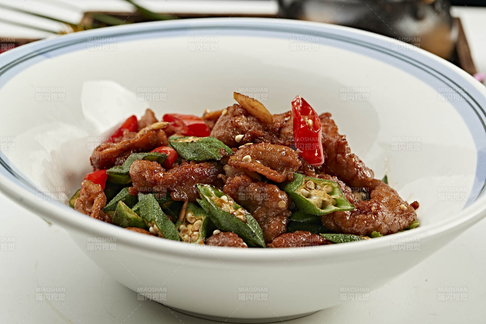酱烧辣椒秋葵猪五花肉片
