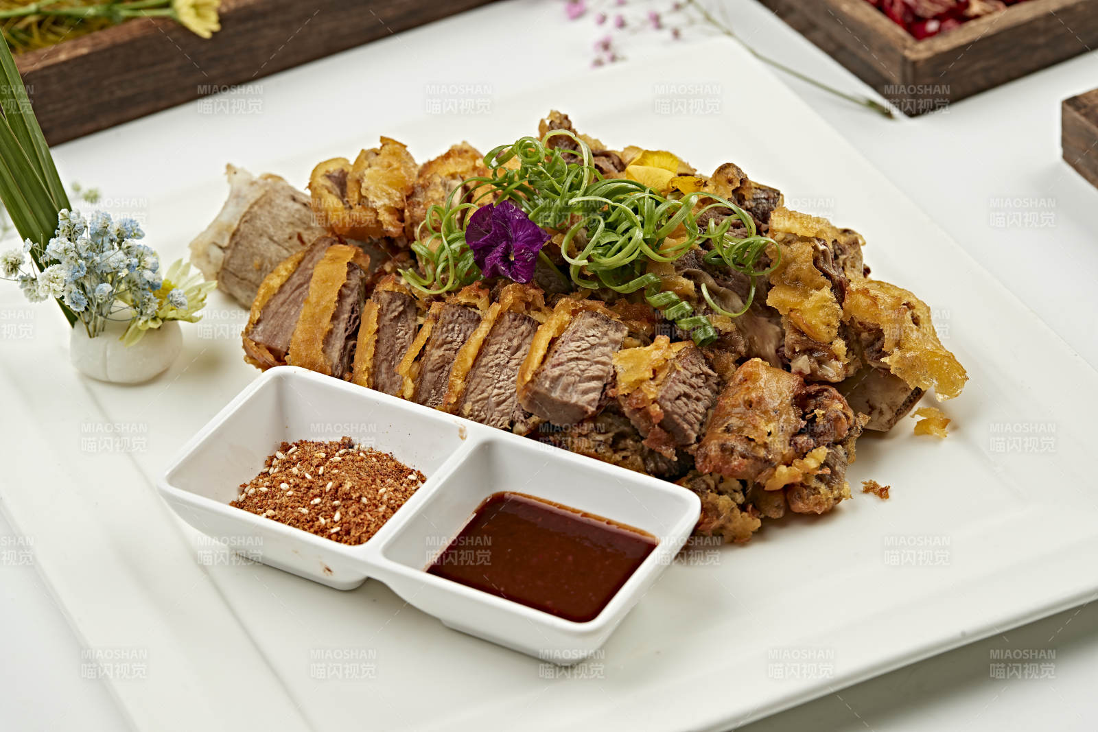 蘸汁香炸牛肋脱骨肉