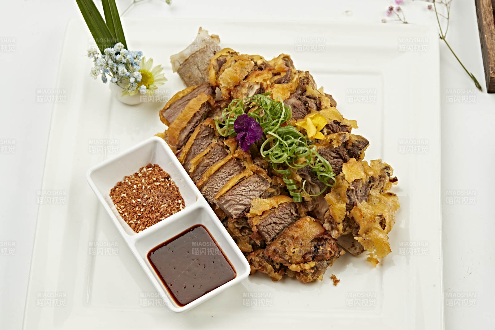 蘸汁香炸牛肋脱骨肉