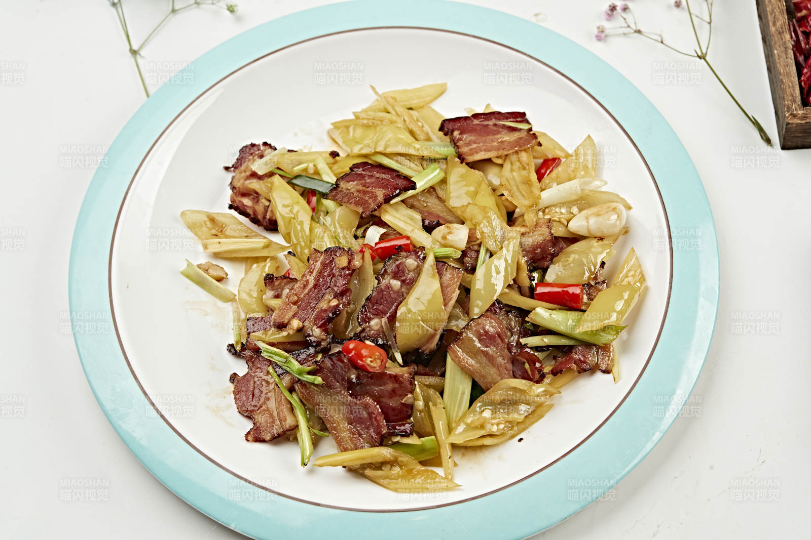 湘味酸辣白椒炒腊肉