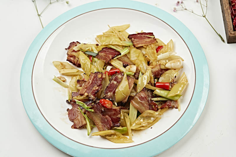 湘味酸辣白椒炒腊肉