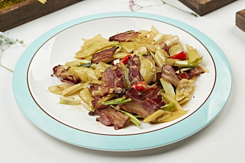 湘味酸辣白椒炒腊肉