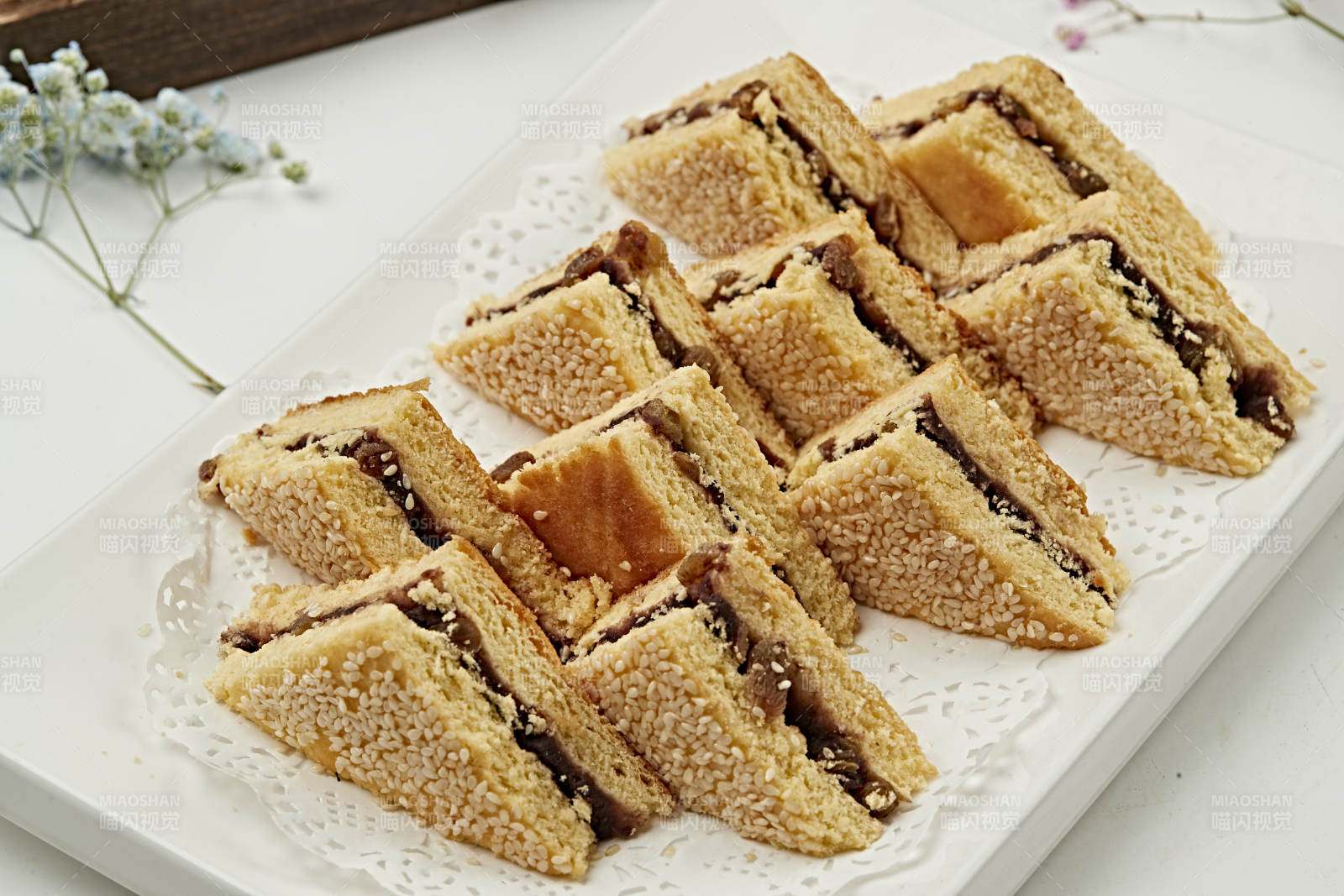 烘烤芝麻果酱葡萄干夹心饼