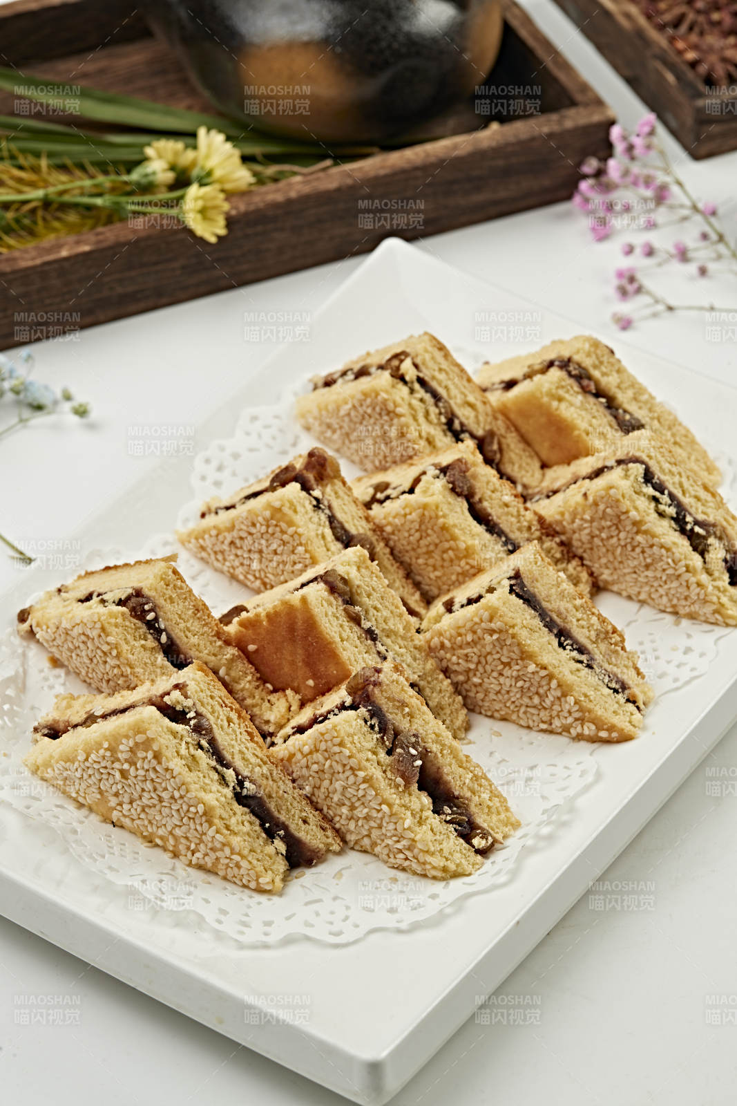 烘烤芝麻果酱葡萄干夹心饼