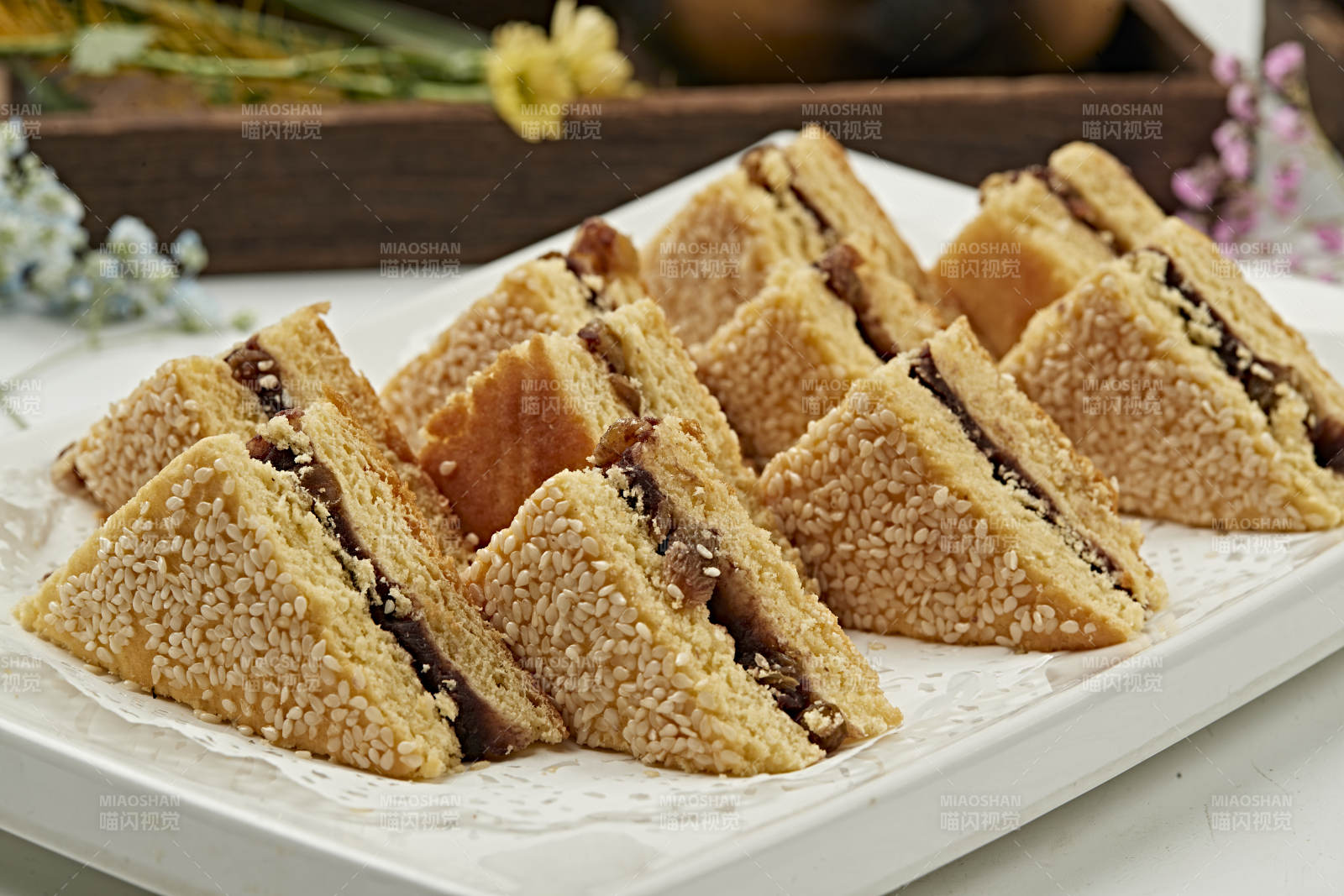 烘烤芝麻果酱葡萄干夹心饼