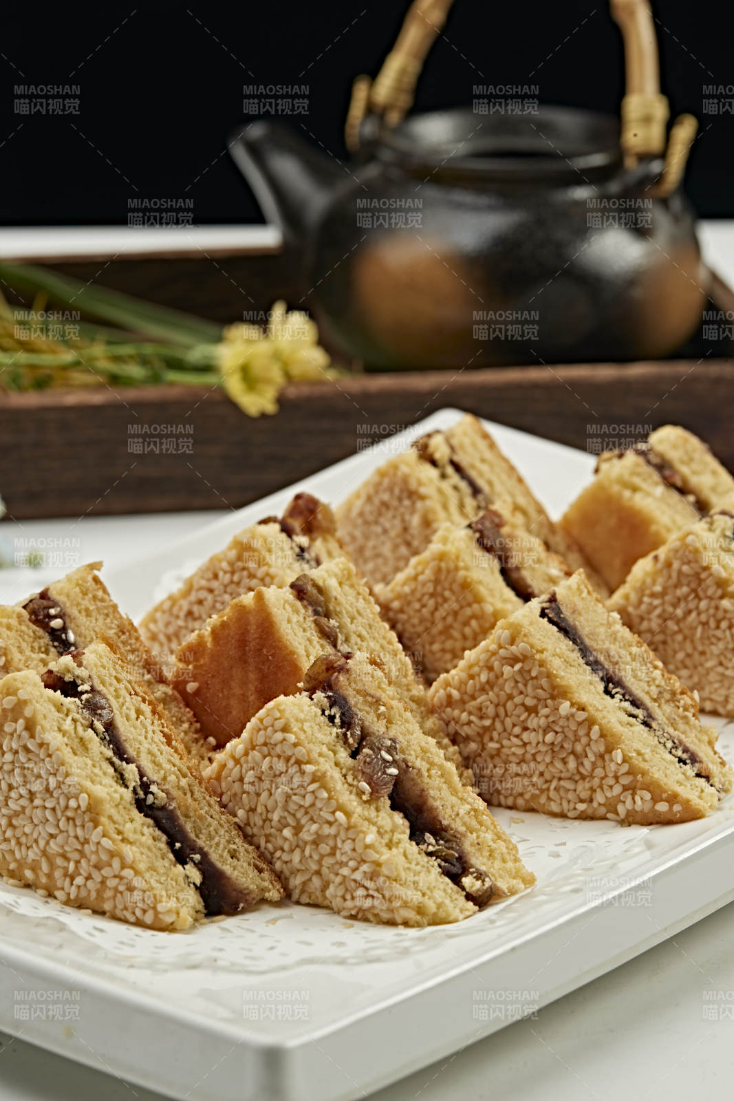 烘烤芝麻果酱葡萄干夹心饼