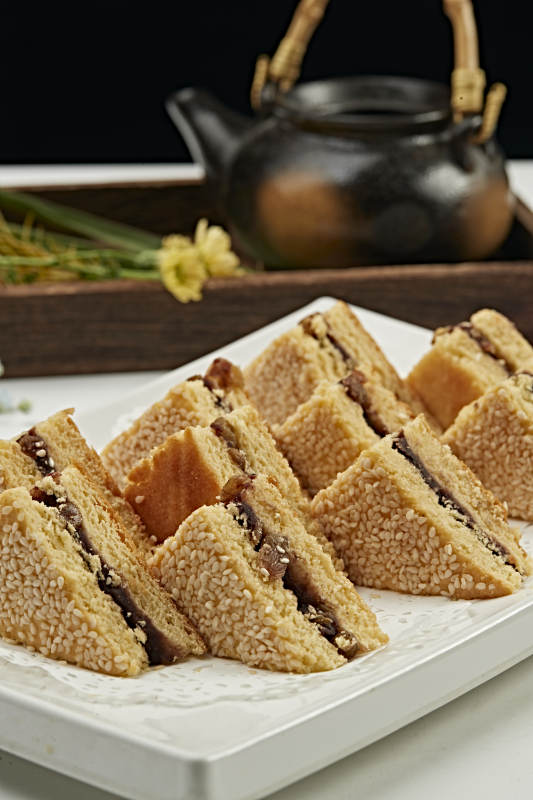 烘烤芝麻果酱葡萄干夹心饼