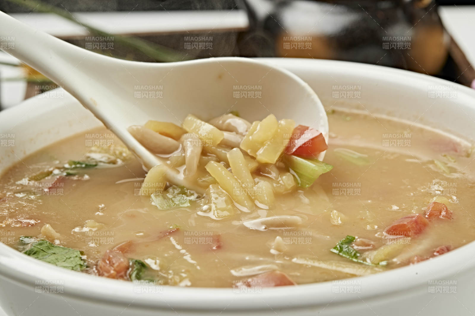 濃湯西紅柿小白菜土豆莜面生下魚