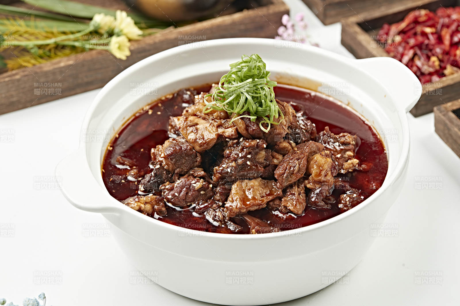 砂锅红油香辣烧牛腩