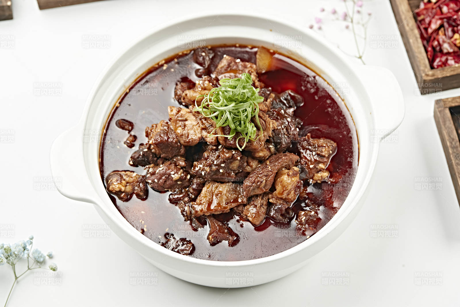 砂锅红油香辣烧牛腩