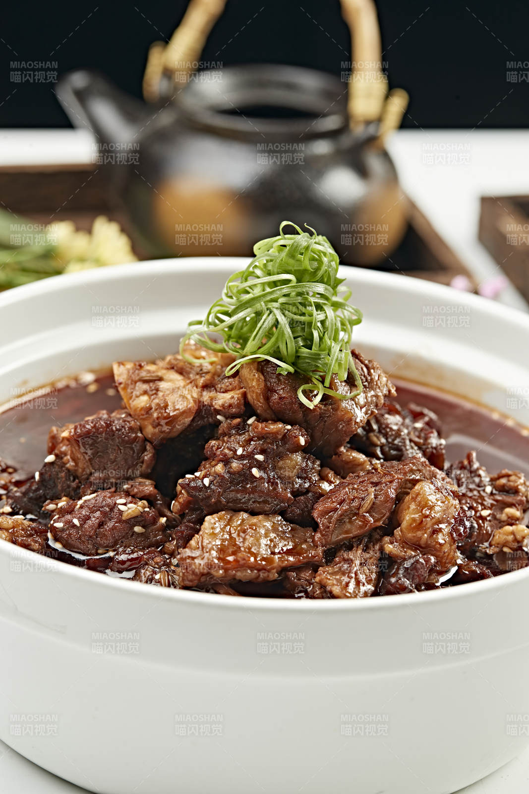 砂锅红油香辣烧牛腩