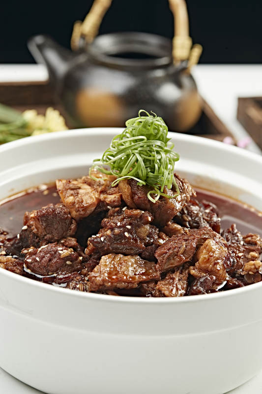 砂锅红油香辣烧牛腩