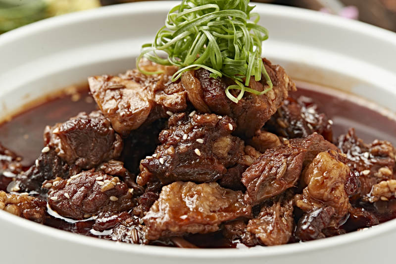 砂锅红油香辣烧牛腩