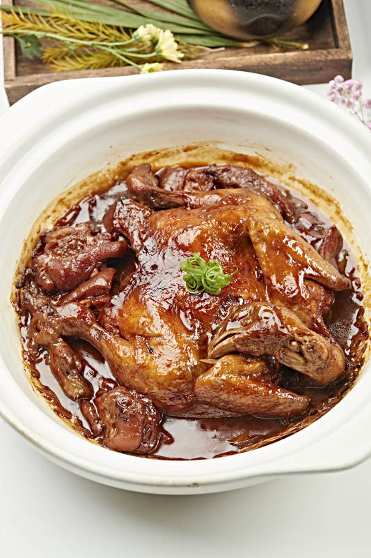 砂锅干烧农家柴鸡