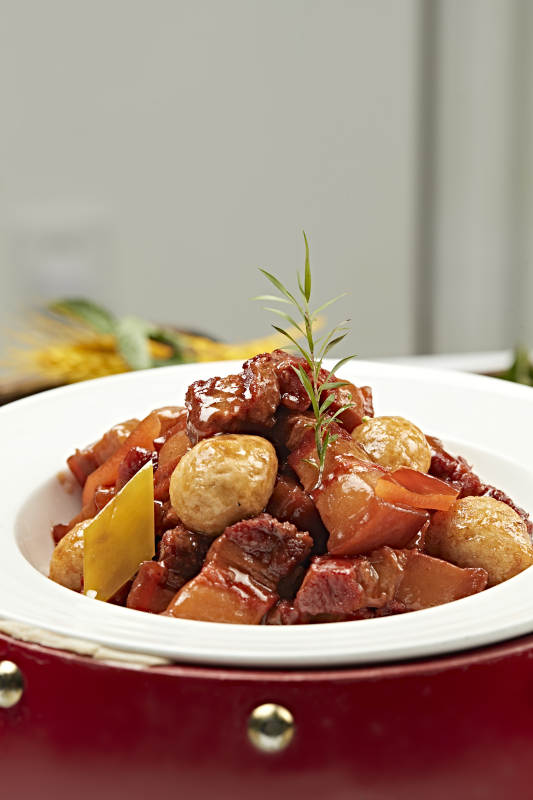 紅燒肉燉虎皮鵪鶉蛋