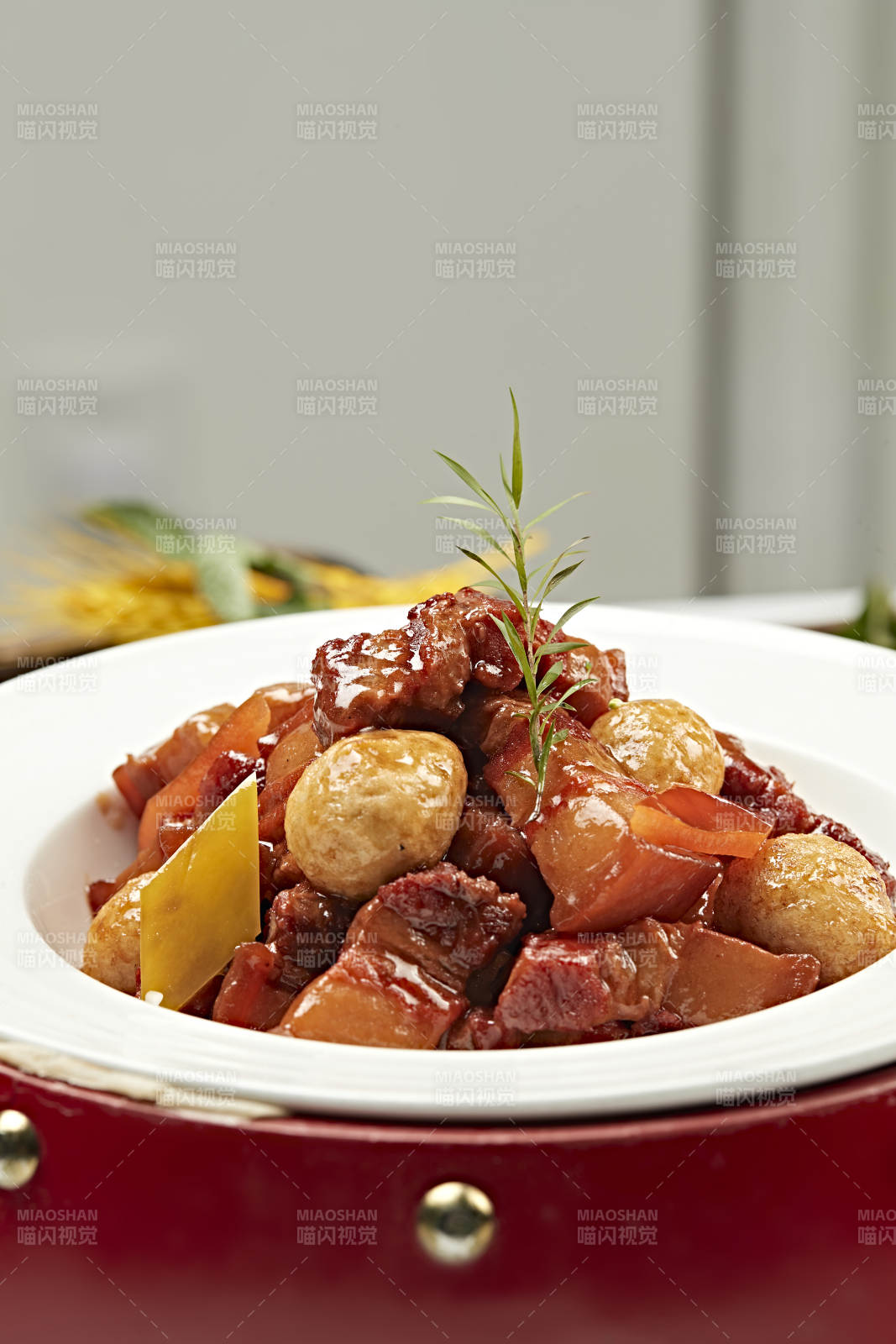 紅燒肉燉虎皮鵪鶉蛋