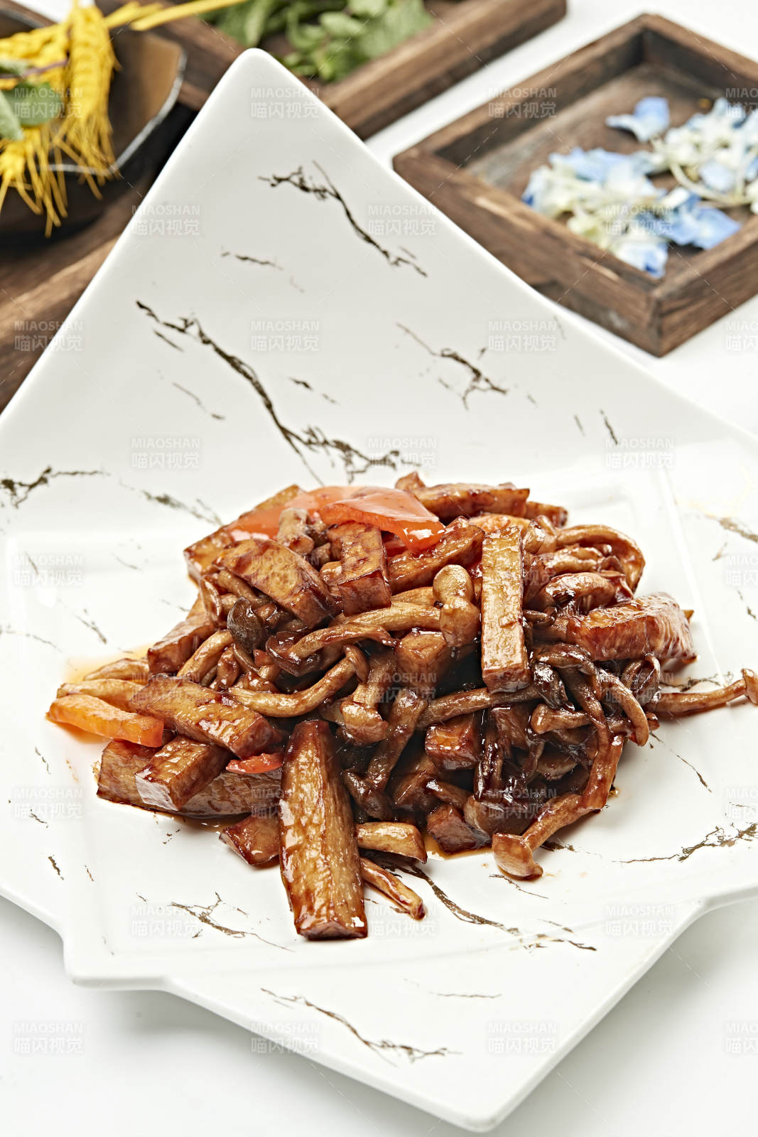 酱爆杏鲍菇海鲜菇彩椒-摄影图