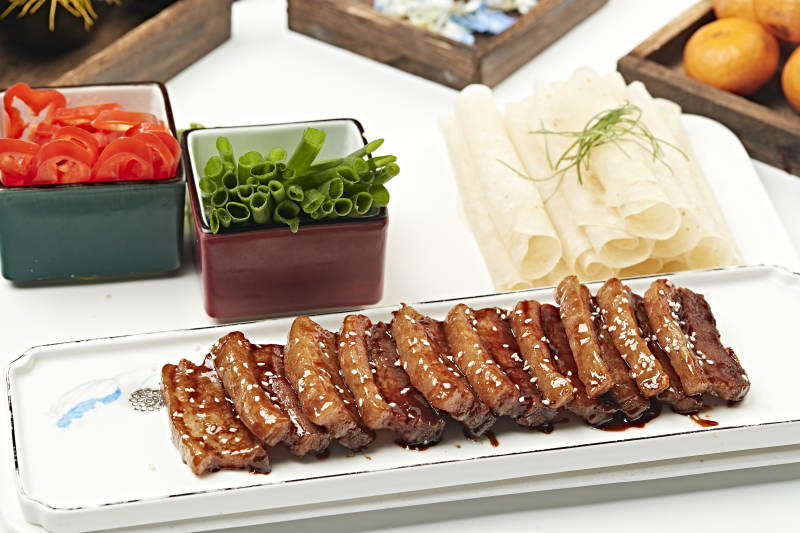 甜蜜先卤后炸五花肉配卷饼