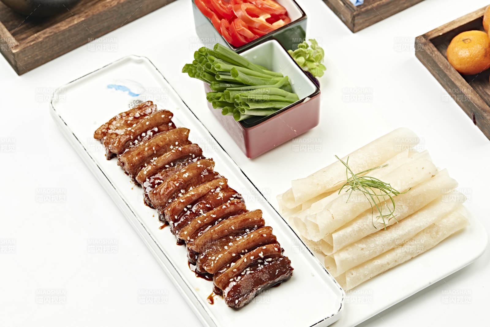 甜蜜先卤后炸五花肉配卷饼