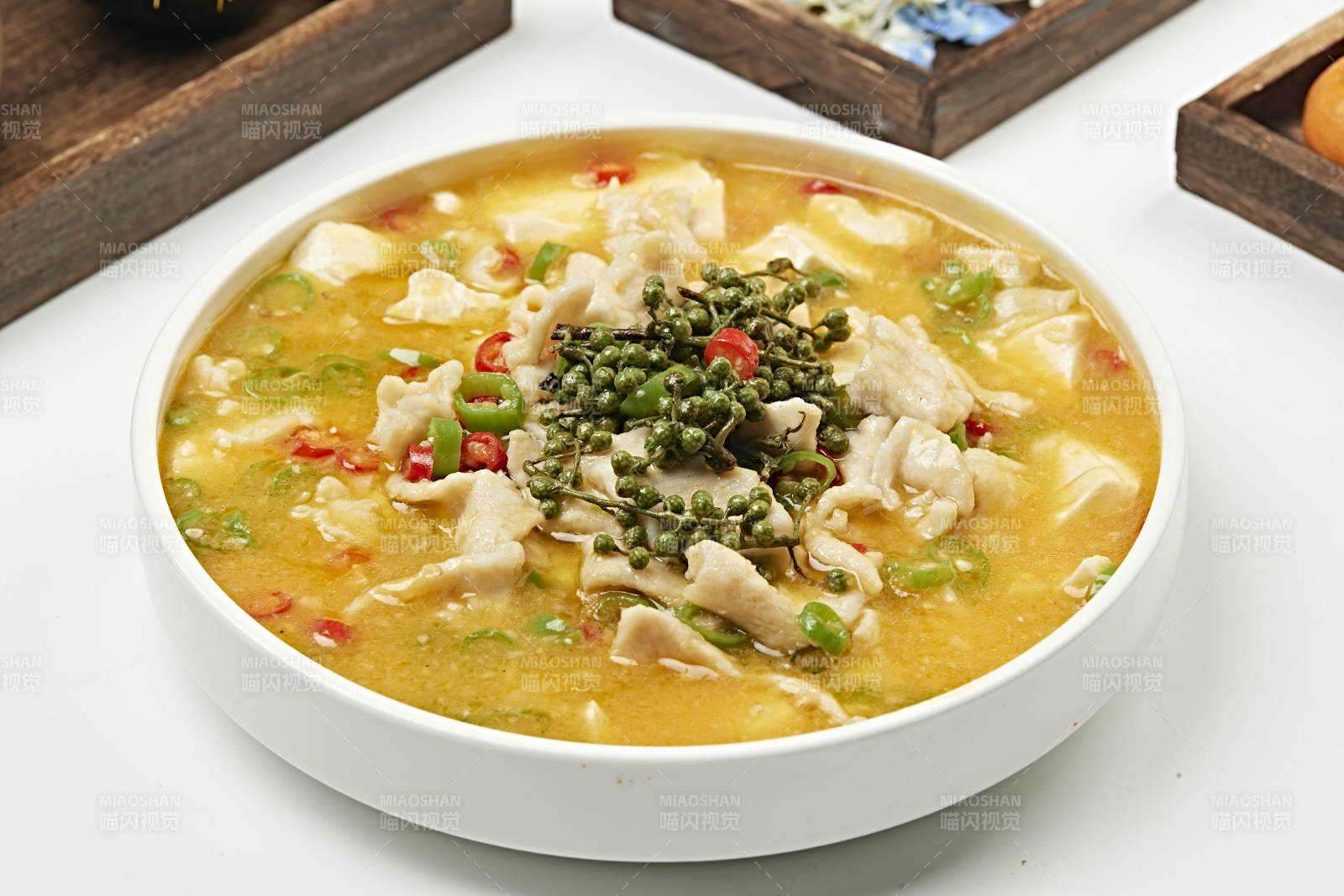 藤椒麻辣酸汤里脊肉片藤椒水煮肉片