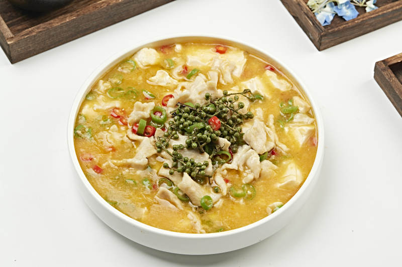 藤椒麻辣酸汤里脊肉片藤椒水煮肉片