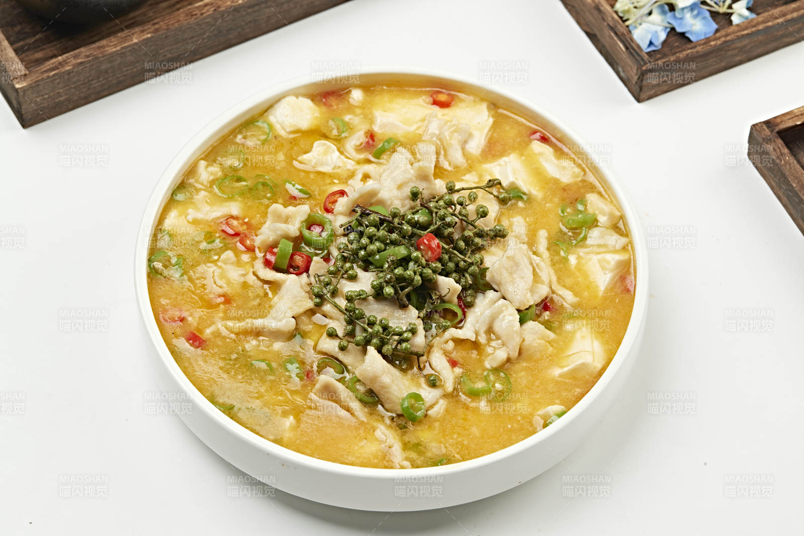 藤椒麻辣酸汤里脊肉片藤椒水煮肉片