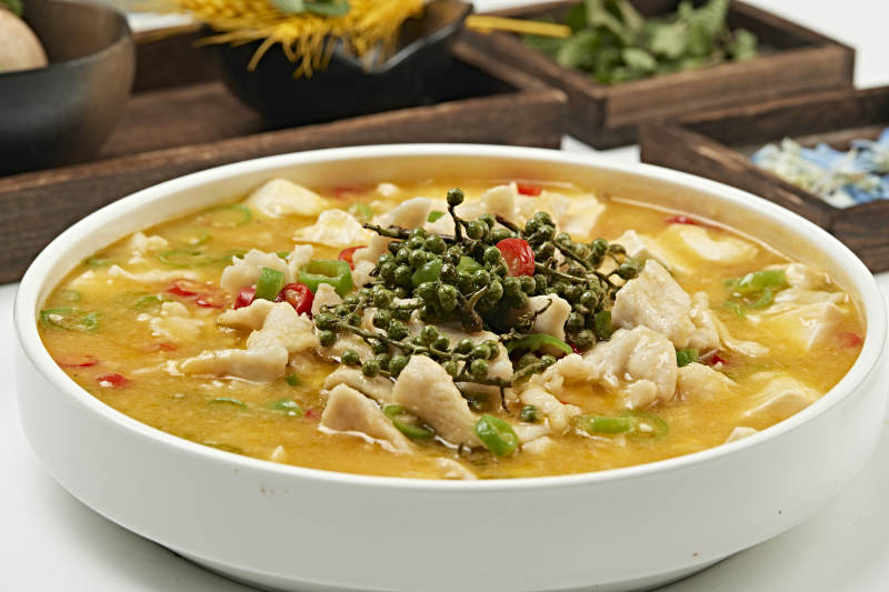 藤椒麻辣酸汤里脊肉片藤椒水煮肉片