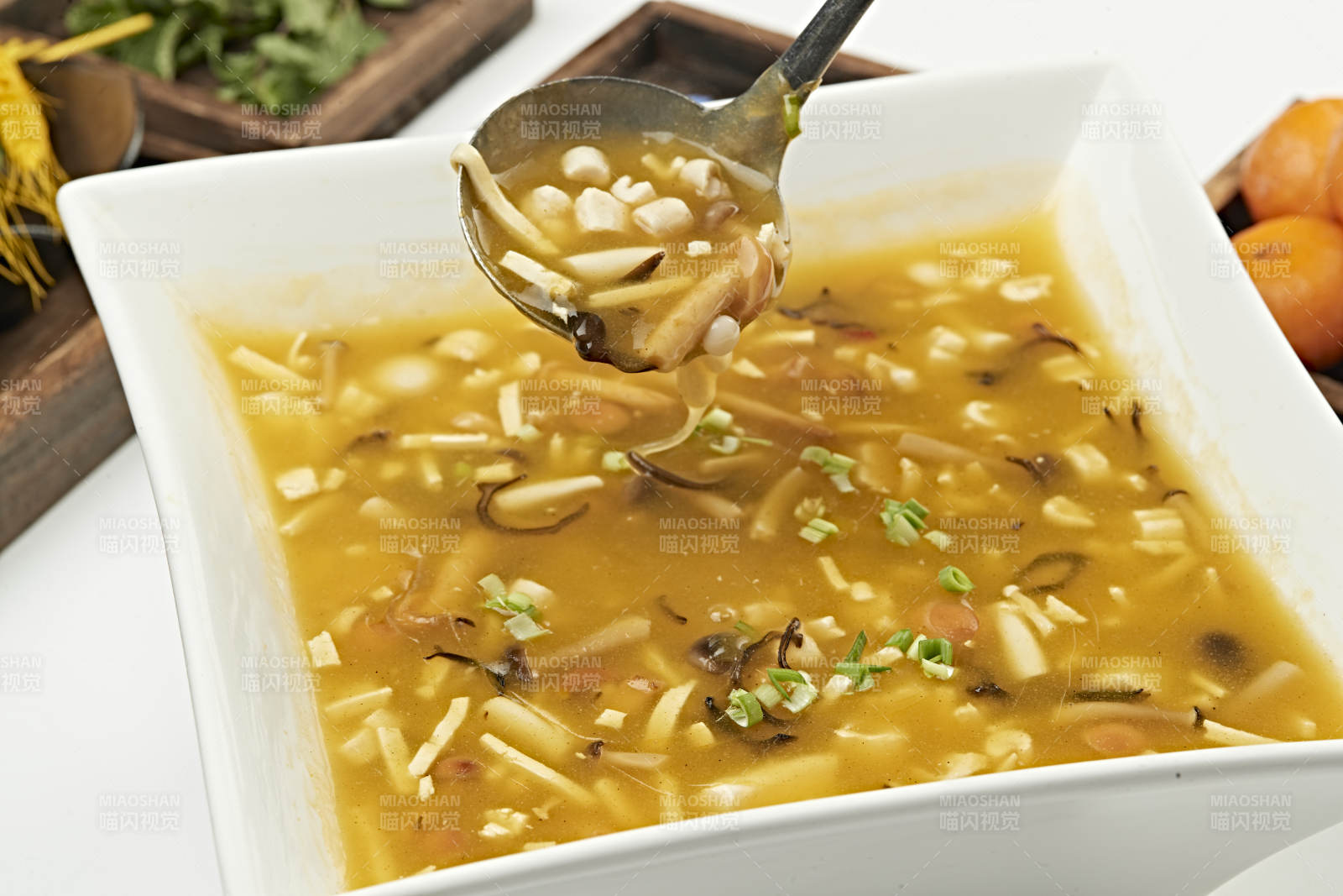 酸辣雜菌豆腐牛骨髓湯