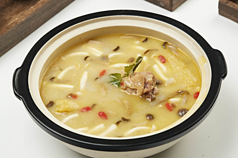 浓汤竹荪杂菌炖柴鸡块