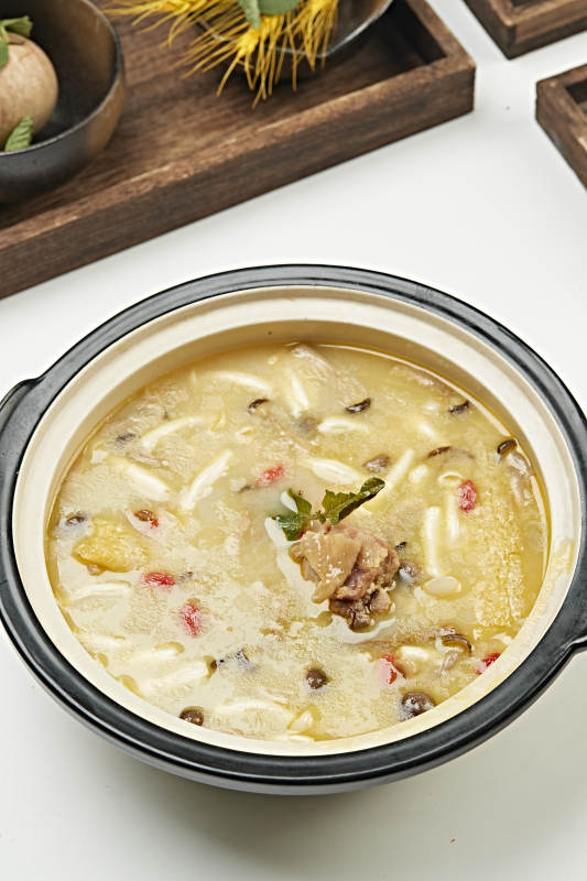 浓汤竹荪杂菌炖柴鸡块