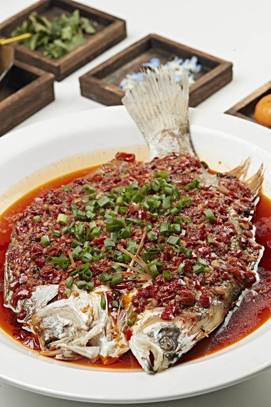 湘味剁椒蒸海鲈鱼