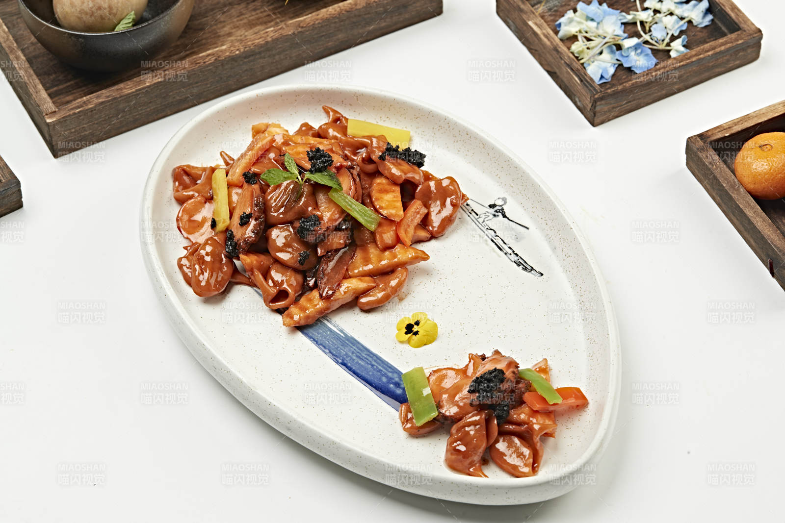 酱爆鲜鲍鱼山药莜面窝窝配黑松露-摄影图